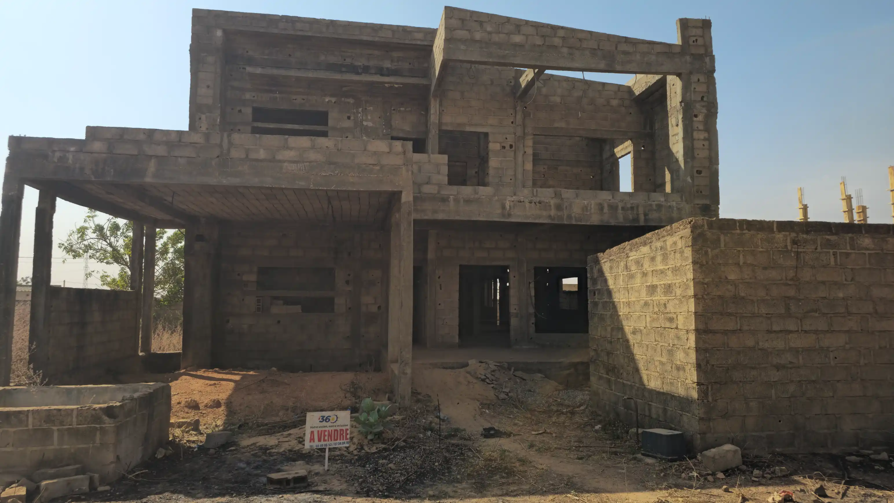 🏡 Duplex R+1 inachevé à vendre – Extension Sud Ouaga 2000 (Zone B1)